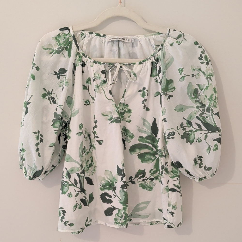 Deal! Abercrombie & Fitch Green Floral Blouse